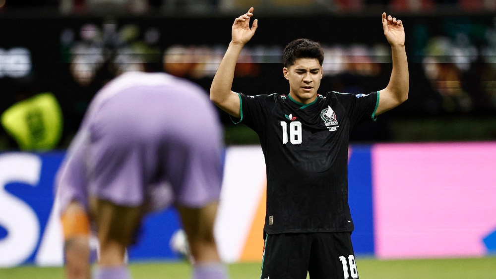 Co-hosts Mexico first team into World Cup knockout rounds